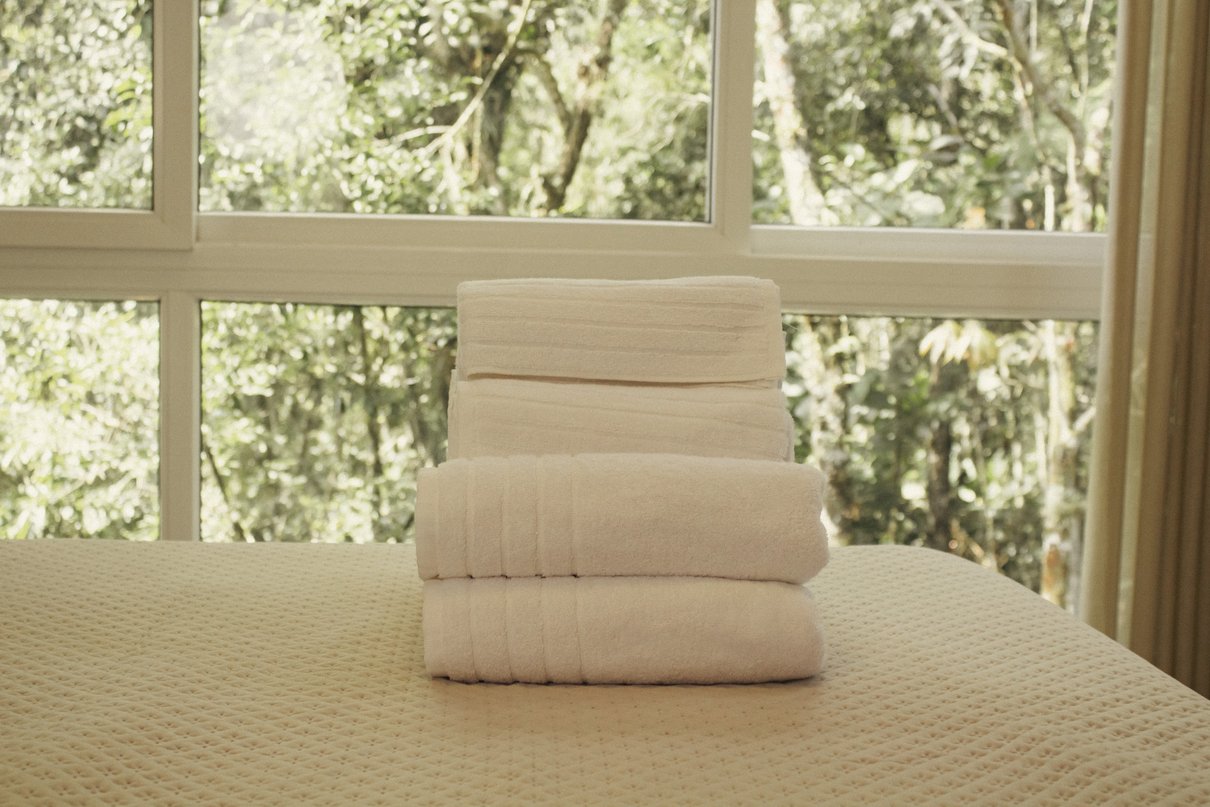 01 jogo de toalhas 4 pecas platinum 600g m hotel spa ou pousada branco lufamar