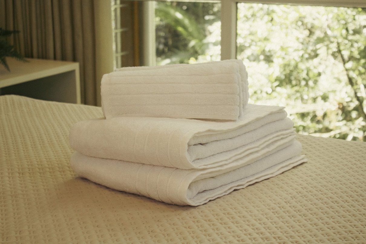 02 jogo de toalhas 4 pecas platinum 600g m hotel spa ou pousada branco lufamar